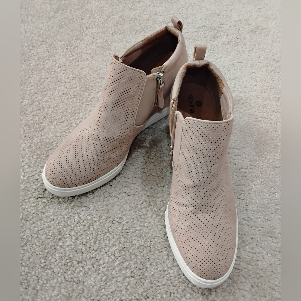 Susma Wedge Sneaker